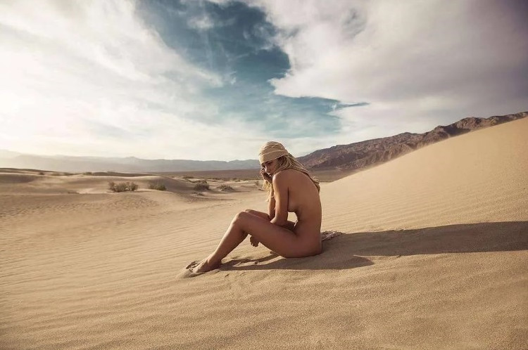 Cindy Prado Nude Topless Sexy Legs  nude photo