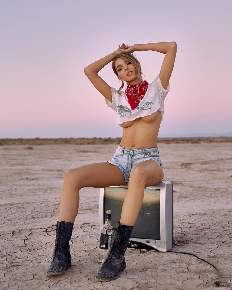 Colleen Cole  nude photo