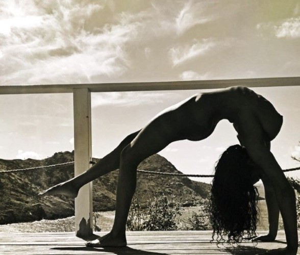 Courtney Fells  nude photo