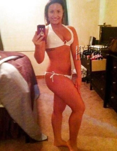 Demi Lovato Hot Body  nude photo