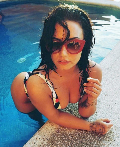 Demi Lovato Sexy Singer In Bikini  nude photo