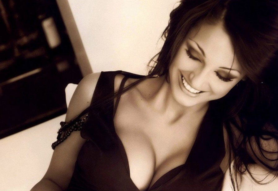 Denise Milani Cute Smiling  nude photo