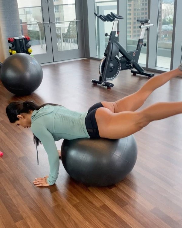 Deniz Saypinar  nude photo