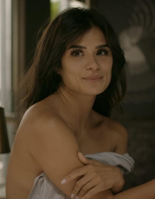 Diane Guerrero OITNB Smile  nude photo