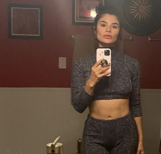 Diane Guerrero Showing Her Abs  nude photo
