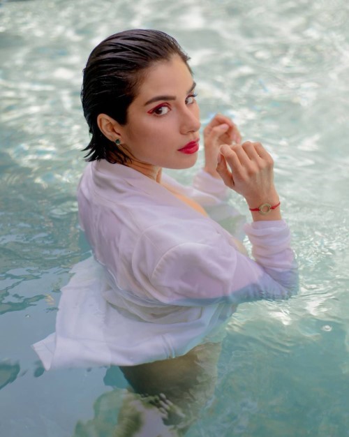 Diane Guerrero Wet 2  nude photo