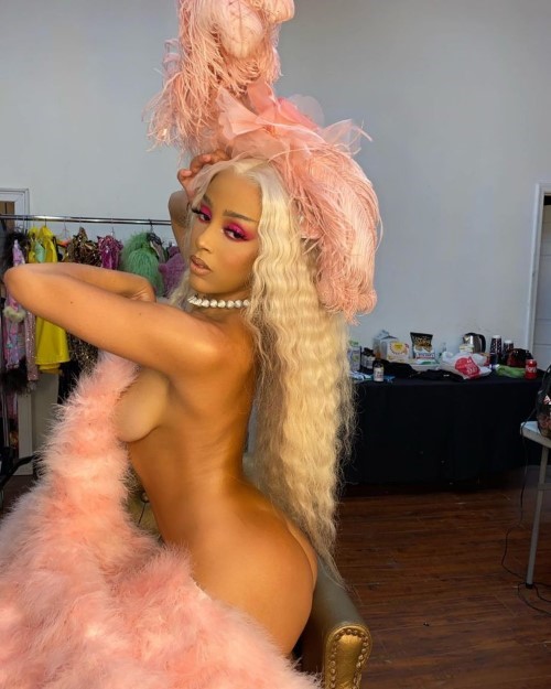 Doja Cat Nude Topless Side Boob Bottomless  nude photo