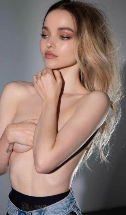 Dove Cameron Pretty Actress Posing Braless  nude photo