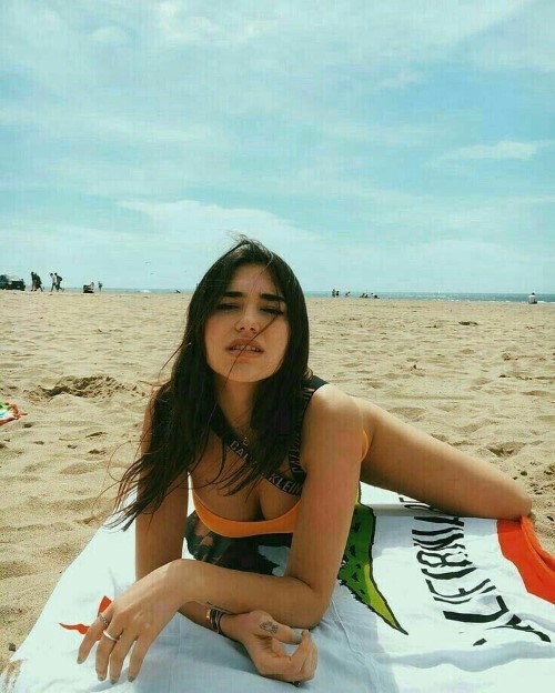 Dua Lipa Cleavage  nude photo