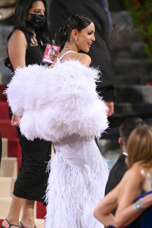 Eiza Gonzalez Being Photographed At The Met Gala  nude photo