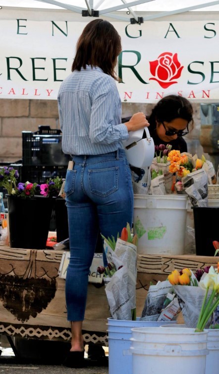 Eiza Gonzalez Shopping  nude photo