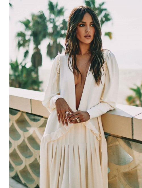 Eiza Gonzalez Tan  nude photo