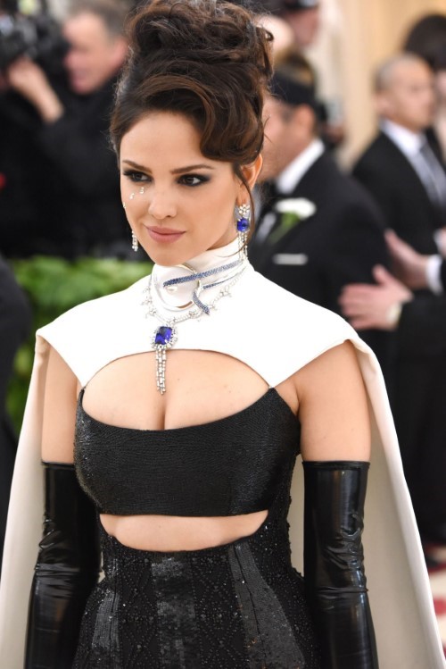 Eiza Gonzalez tits cleavage  nude photo