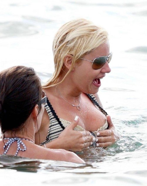 Elisha Cuthbert Nip Slip  nude photo