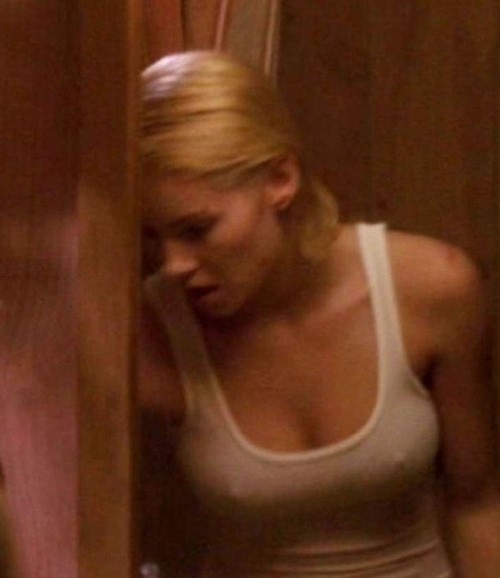 Elisha Cuthbert Sexy Blonde Actress Pokies  nude photo