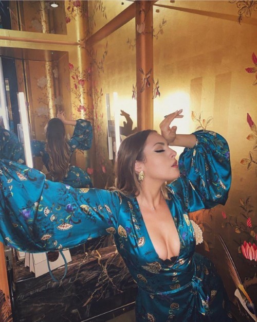 Elizabeth Gillies  nude photo