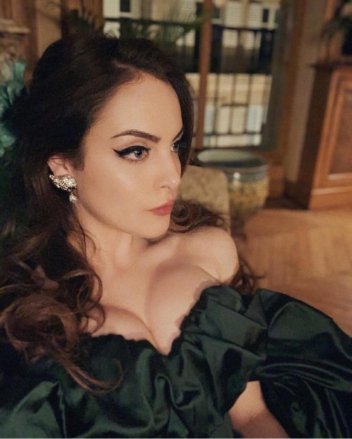 Elizabeth Gillies Big Ones  nude photo