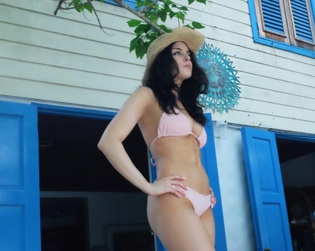 Elizabeth Gillies Bikini Actress  nude photo