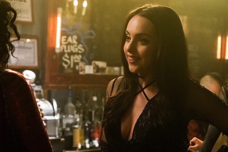 Elizabeth Gillies Gigi  nude photo