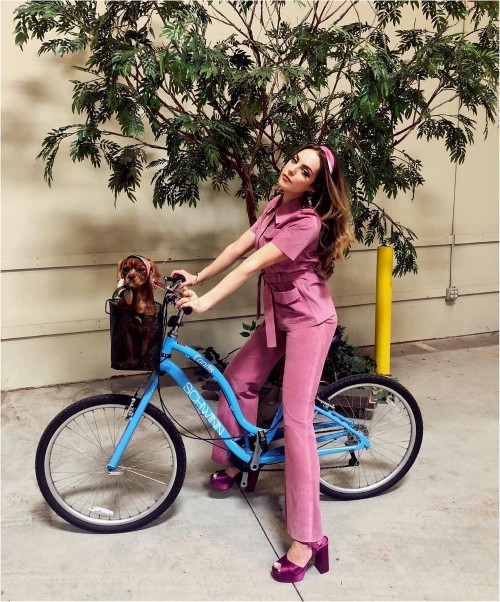 Elizabeth Gillies Happy Sunday  nude photo