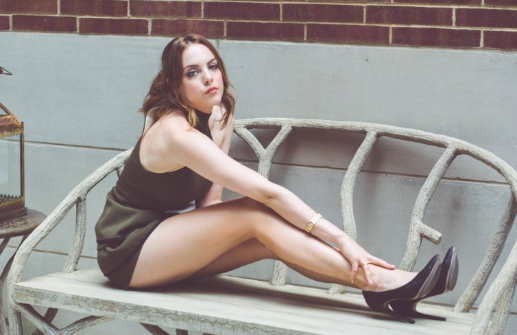 Elizabeth Gillies Legs  nude photo