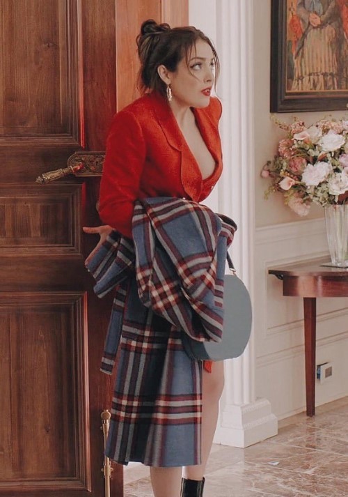 Elizabeth Gillies Liz Red Overcoat On Dynasty 2×13 5  nude photo