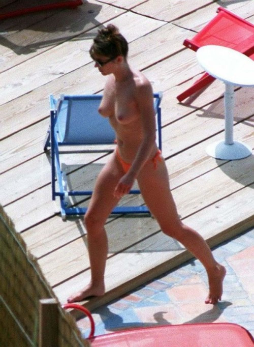 Elizabeth Hurley Topless  nude photo