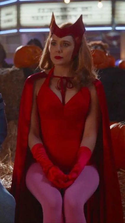 Elizabeth Olsens Tits & Thighs Looked So Good In This Outfit  nude photo