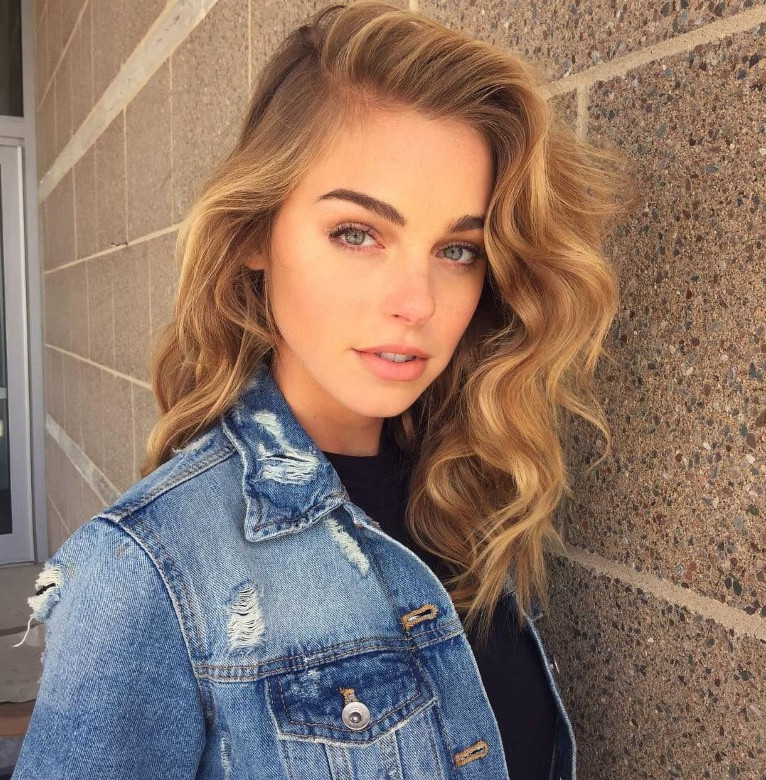 Elizabeth Turner  nude photo