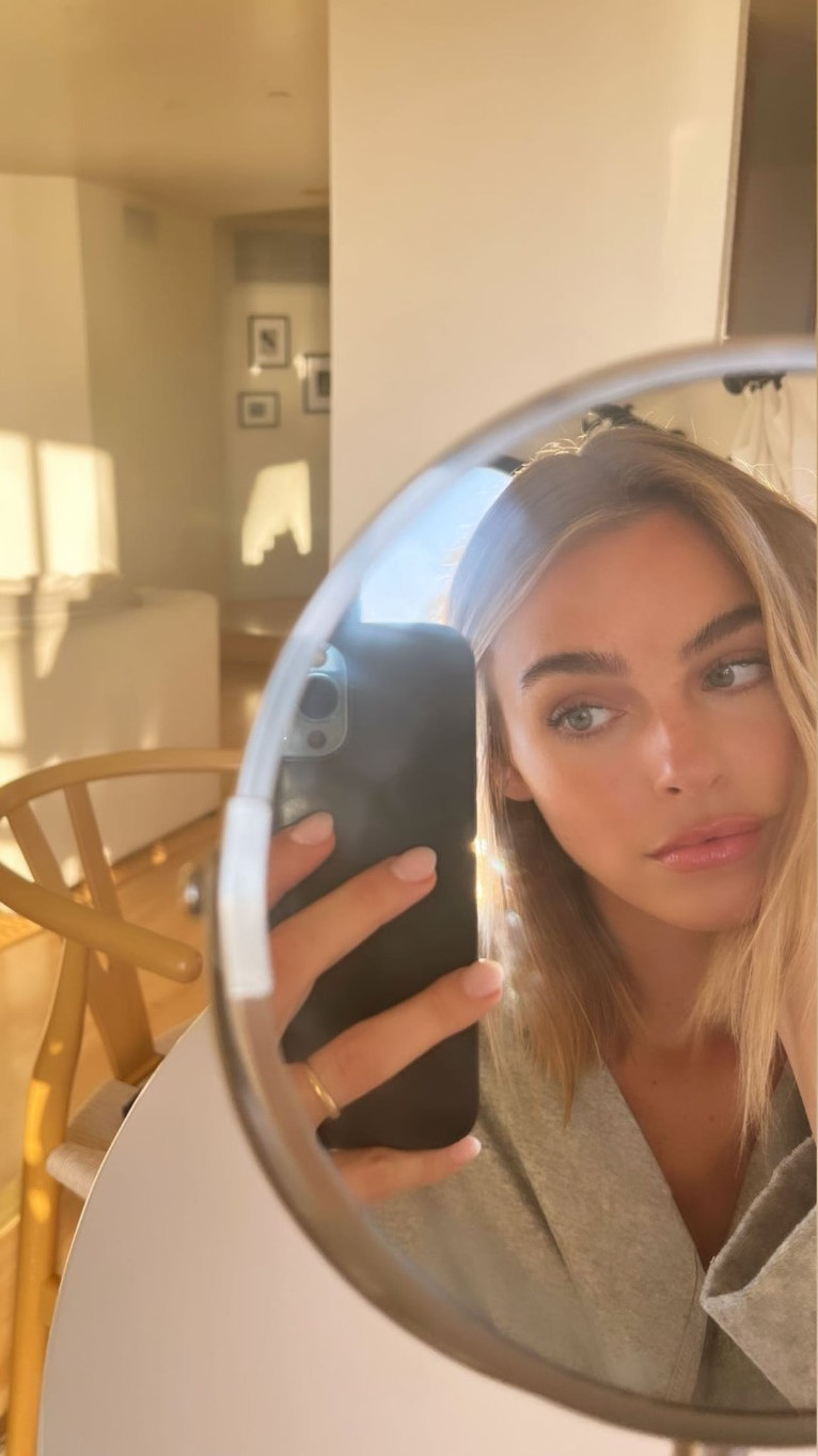 Elizabeth Turner  nude photo