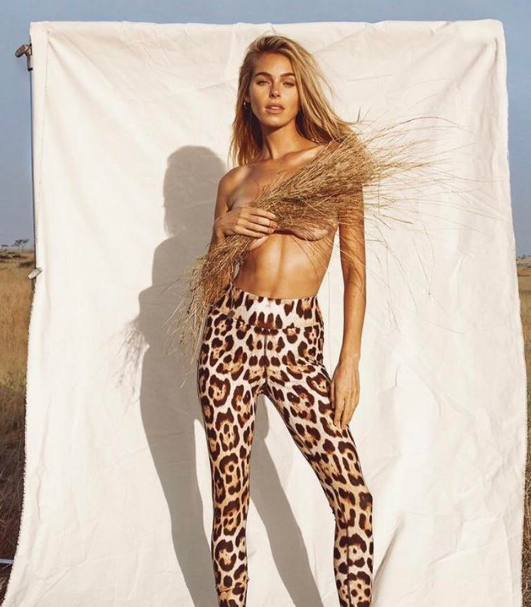 Elizabeth Turner  nude photo