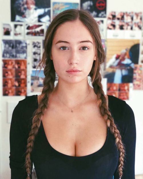 Elsie Hewitt  nude photo