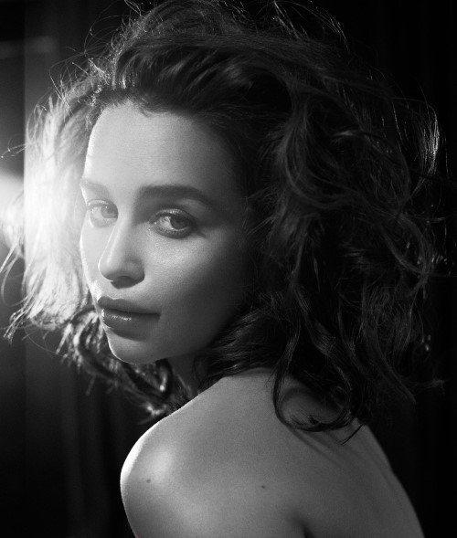 Emilia Clarke Sexy Photos  nude photo