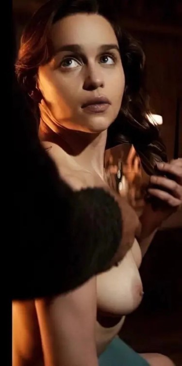 Emilia Clarke  nude photo