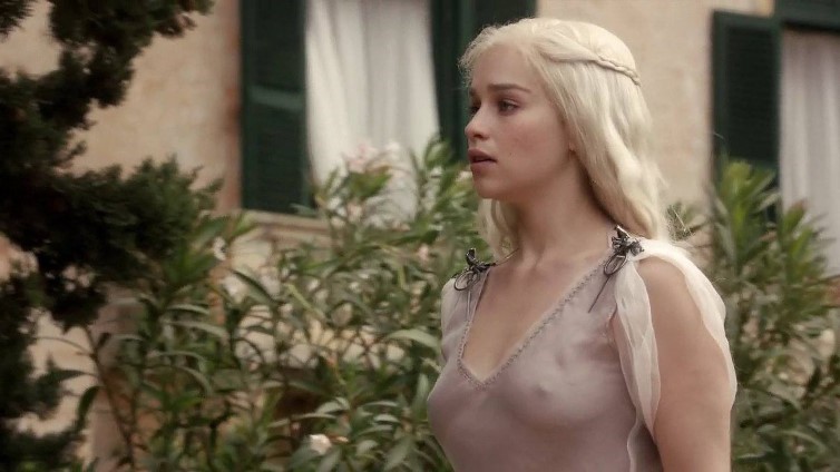 Emilia Clarke Pokies  nude photo