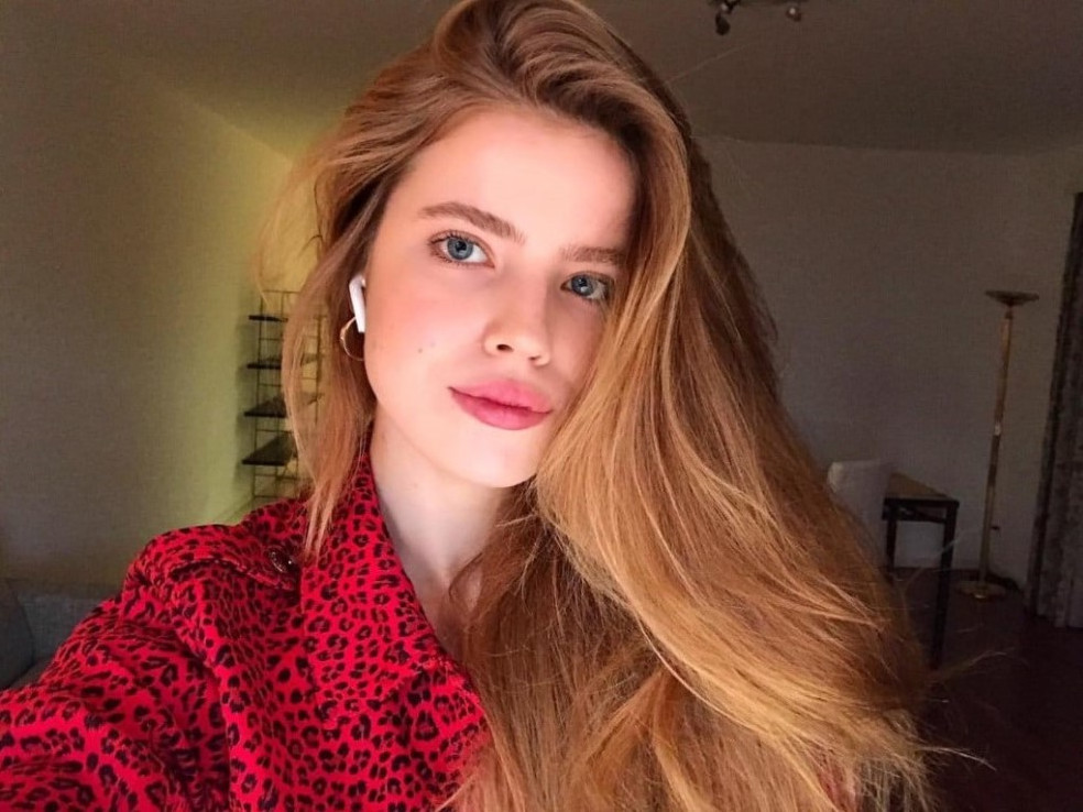 Emily Deyt-Aysage  nude photo