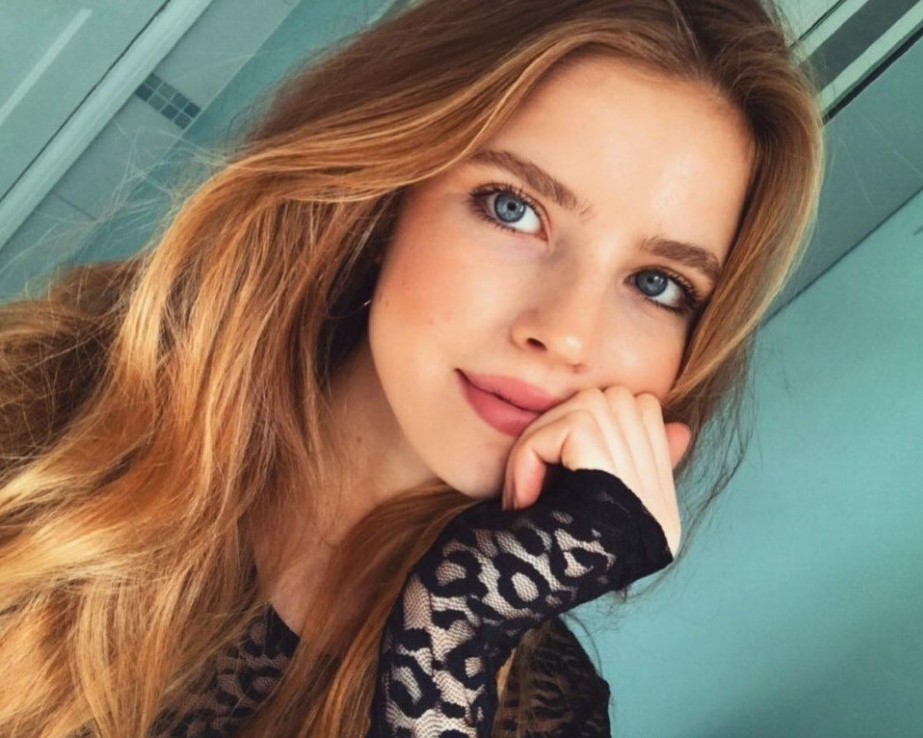 Emily Deyt-Aysage  nude photo