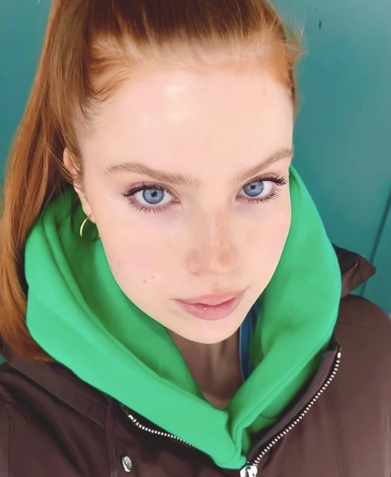 Emily Deyt-Aysage  nude photo