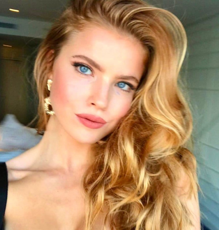 Emily Deyt-Aysage  nude photo