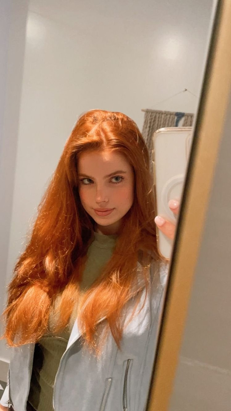 Emily Deyt-Aysage  nude photo