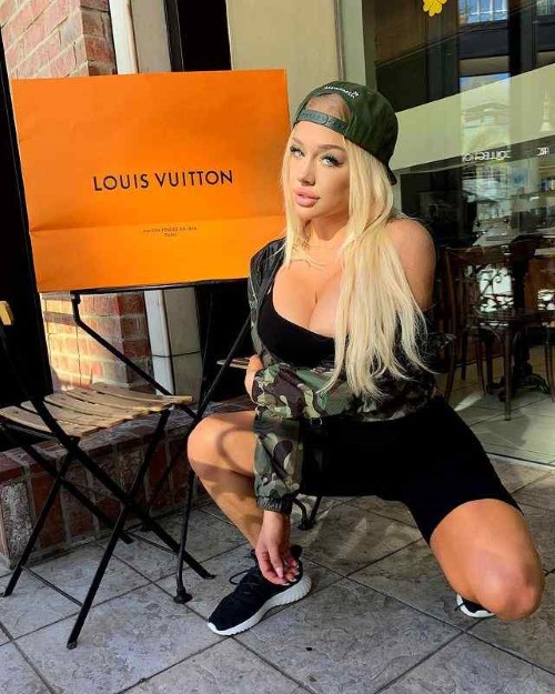 Emily Malinowski Nude Porn Pics | xPicsly