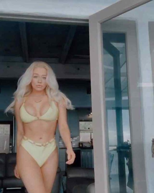 Emily Malinowski  nude photo