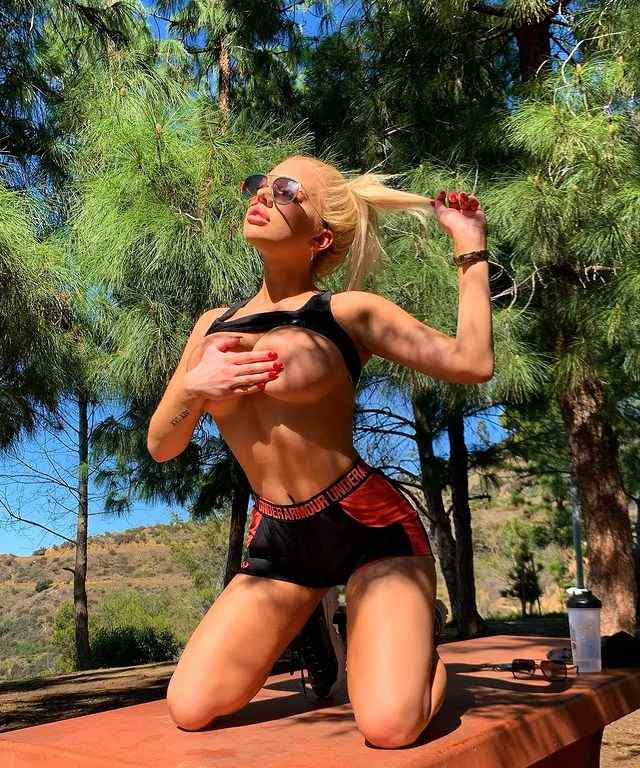 Emily Malinowski  nude photo