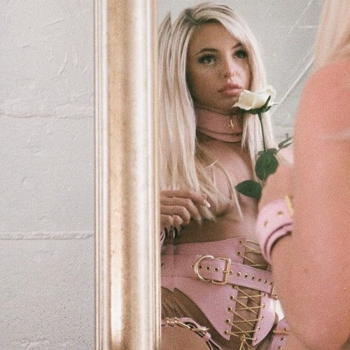 Emma Kotos  nude photo