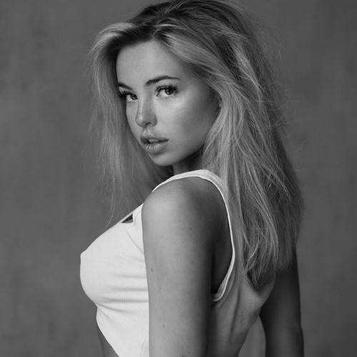 Emma Kotos  nude photo