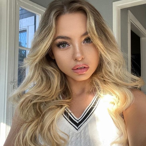 Emma Kotos  nude photo