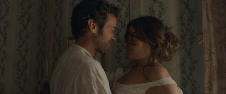 Emma Mackey – Eiffel (2021)  nude photo