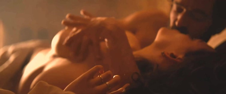 Emma Mackey – Eiffel (2021)  nude photo