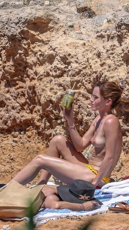 Emma Watson SoltinhaSoltinha (4)  nude photo