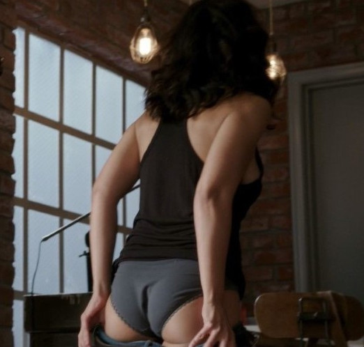 Emmanuelle Chriqui Sexy Ass In Panties  nude photo